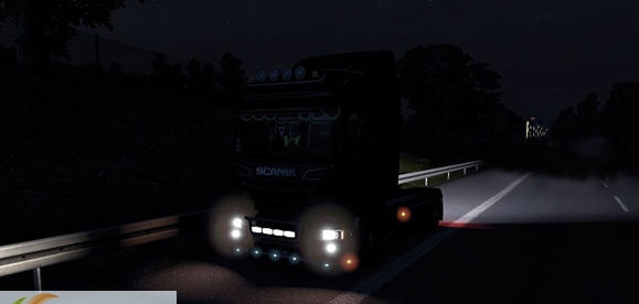 欧洲卡车模拟2三色车灯MOD v2.5