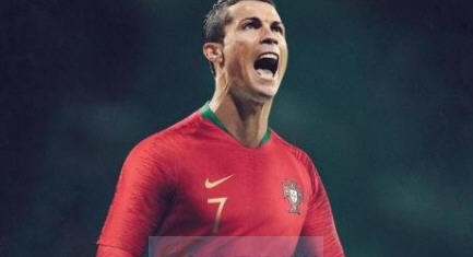 实况足球2018最新C罗壁纸美化补丁 v2.4